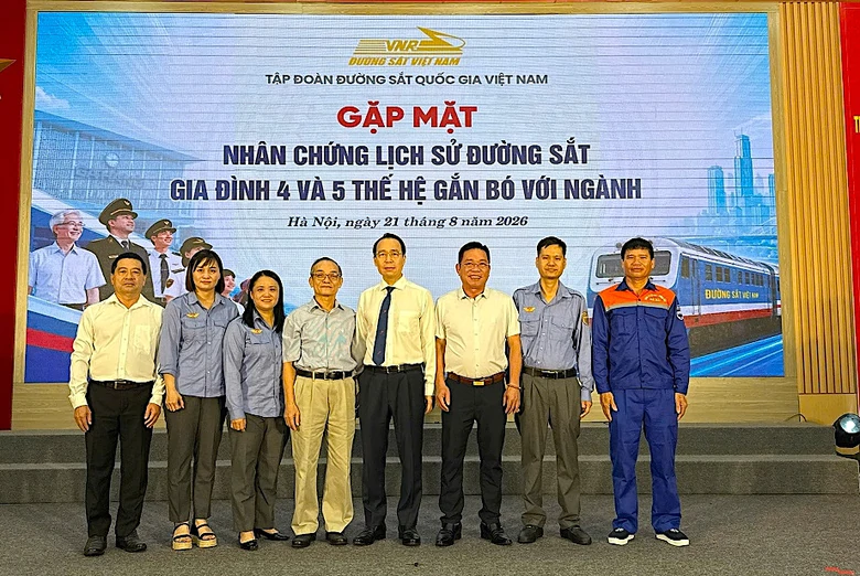Đường sắt Việt Nam hướng về 80 năm Ngày truyền thống, tiếp lửa tự hào cho thế hệ trẻ - Ảnh 2.