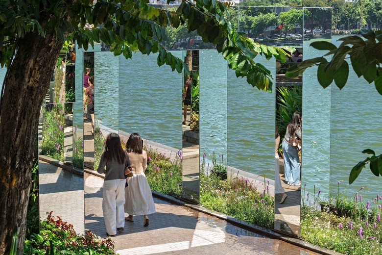 Làm mới cảm xúc với không gian nghệ thuật “Dải lụa ký ức” bên hồ Hoàn Kiếm - Ảnh 14.