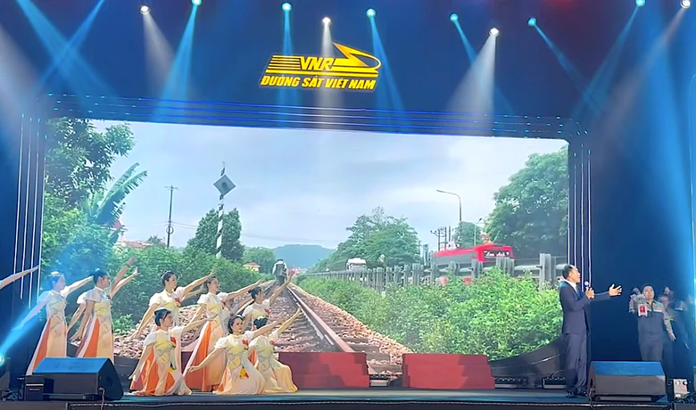 Đường sắt Việt Nam hướng về 80 năm Ngày truyền thống, tiếp lửa tự hào cho thế hệ trẻ - Ảnh 1.