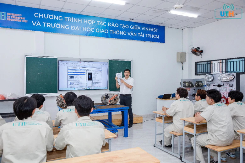 UTH rút ngắn khoảng cách từ giảng đường đến doanh nghiệp- Ảnh 2.