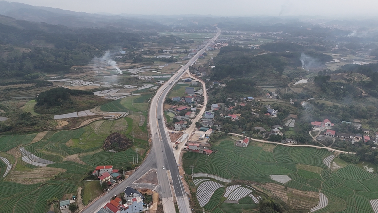 &Ocirc;ng Dương C&ocirc;ng Vĩ: Tham mưu ch&iacute;nh s&aacute;ch, ho&agrave;n thiện hạ tầng gi&uacute;p Lạng Sơn ph&aacute;t triển- Ảnh 6.