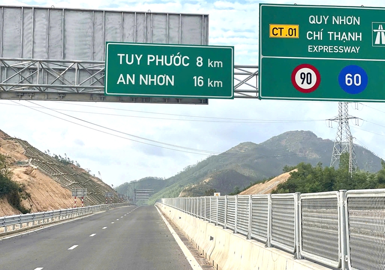 Chủ đầu tư y&ecirc;u cầu 5 nh&agrave; thầu tăng tốc tiến độ thi c&ocirc;ng cao tốc Quy Nhơn - Ch&iacute; Thạnh- Ảnh 1.
