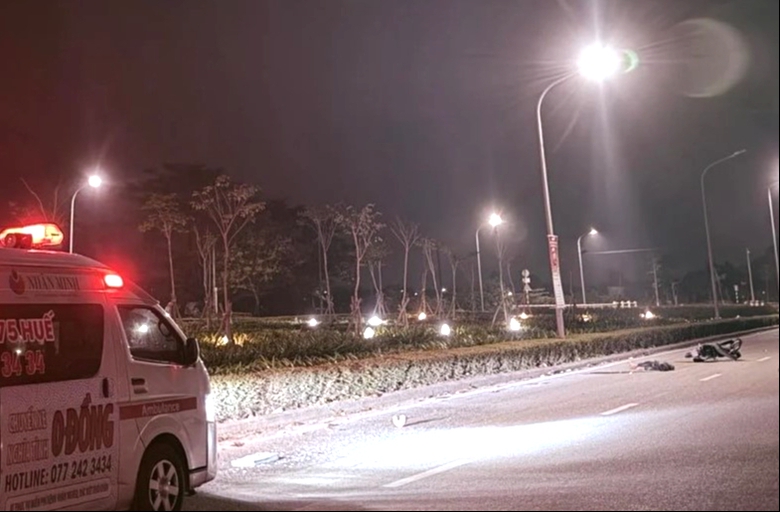 Xe máy chở 3 tự gây tai nạn ở Huế, 2 người tử vong- Ảnh 1. Xe máy chở 3 tự gây tai nạn ở Huế, 2 người tử vong- Ảnh 1.