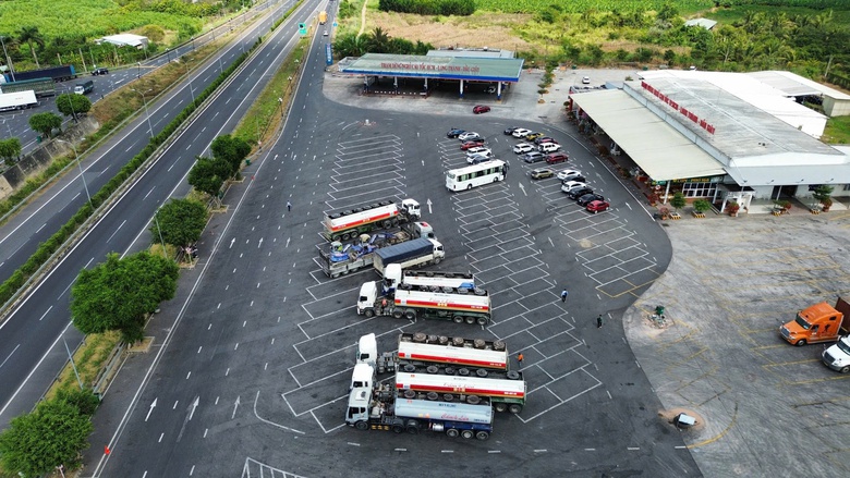 Th&aacute;o gỡ kh&oacute; khăn, đảm bảo nguồn cung xăng dầu tr&ecirc;n cao tốc TP.HCM - Long Th&agrave;nh - Dầu Gi&acirc;y- Ảnh 1.