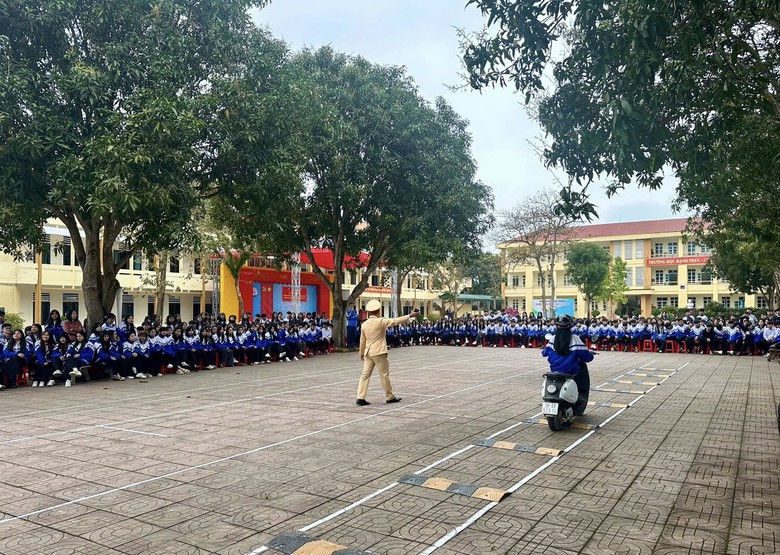 H&agrave; Tĩnh: Đồng loạt ra qu&acirc;n giữ b&igrave;nh y&ecirc;n những cung đường m&ugrave;a xu&acirc;n- Ảnh 4.