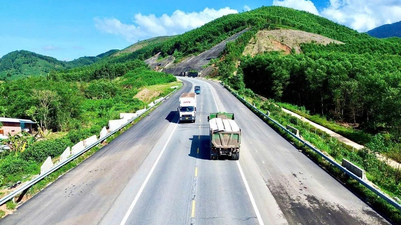 Hơn 14.000 tỷ đồng mở rộng cao tốc La Sơn - Hòa Liên lên 6 làn xe- Ảnh 1. Hơn 14.000 tỷ đồng mở rộng cao tốc La Sơn - Hòa Liên lên 6 làn xe- Ảnh 1.