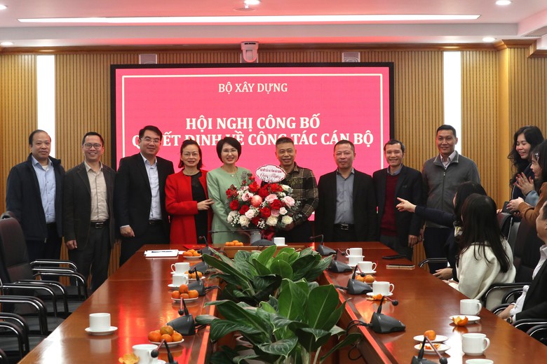 Bộ X&acirc;y dựng bổ nhiệm b&agrave; Đặng Thị Hải Yến l&agrave;m Vụ trưởng Vụ Ph&aacute;p chế- Ảnh 3.