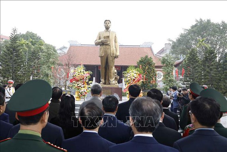 Tổng B&iacute; thư T&ocirc; L&acirc;m d&acirc;ng hương tưởng niệm c&aacute;c đồng ch&iacute; l&atilde;nh đạo tiền bối- Ảnh 1.