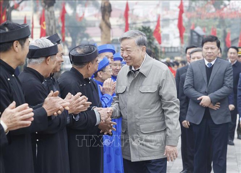 Tổng B&iacute; thư T&ocirc; L&acirc;m d&acirc;ng hương tưởng niệm c&aacute;c đồng ch&iacute; l&atilde;nh đạo tiền bối- Ảnh 4.