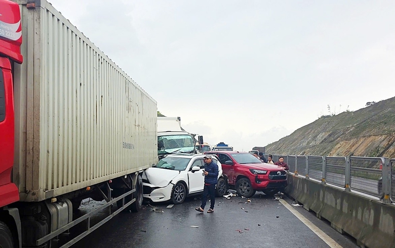 C&aacute;ch n&agrave;o ngăn tai nạn tr&ecirc;n cao tốc qua H&agrave; Tĩnh l&uacute;c trời mưa, đường trơn?- Ảnh 1.