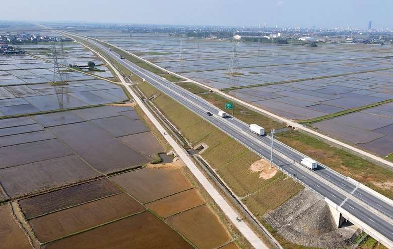 C&aacute;ch n&agrave;o ngăn tai nạn tr&ecirc;n cao tốc qua H&agrave; Tĩnh l&uacute;c trời mưa, đường trơn?- Ảnh 3.