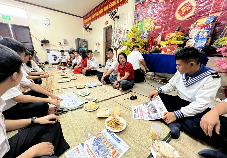 Những &ldquo;đầu bếp tay ngang&rdquo; tr&ecirc;n t&agrave;u Trường Sa 01- Ảnh 5.