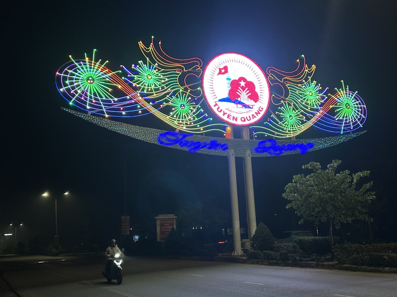 Tuyên Quang chỉnh trang đô thị đón Xuân 2026- Ảnh 3. Tuyên Quang chỉnh trang đô thị đón Xuân 2026- Ảnh 3.