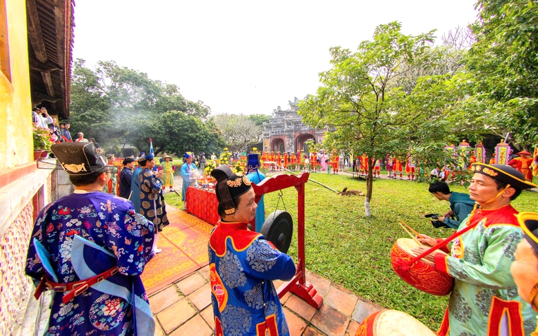 Hoàng cung Huế tái hiện nghi lễ dựng nêu đón tết Nguyên đán Bính Ngọ 2026- Ảnh 10. Hoàng cung Huế tái hiện nghi lễ dựng nêu đón tết Nguyên đán Bính Ngọ 2026- Ảnh 10.