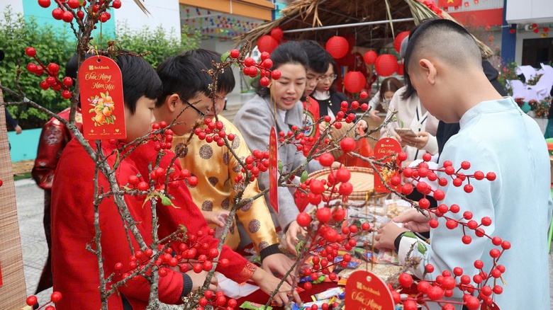 Hội chợ Xu&acirc;n gắn kết: Tết cổ truyền v&agrave; những trải nghiệm học đường- Ảnh 11.