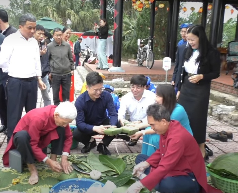 Đặc sắc hội thi g&oacute;i b&aacute;nh chưng v&agrave; b&agrave;y m&acirc;m cỗ Tết ở x&atilde; miền n&uacute;i H&agrave; Tĩnh- Ảnh 1.