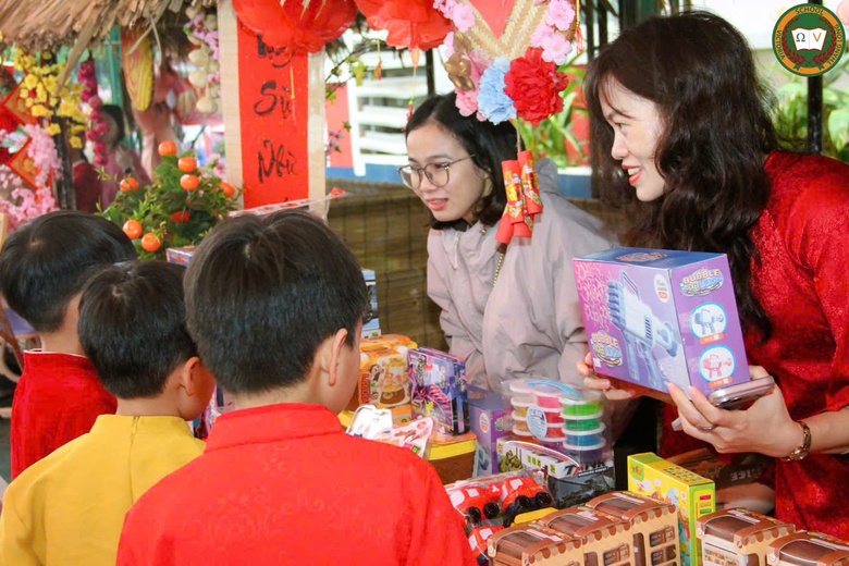 Hội chợ Xu&acirc;n gắn kết: Tết cổ truyền v&agrave; những trải nghiệm học đường- Ảnh 12.