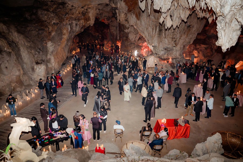 Lần đầu tiên hang Ngọc Rồng trở thành không gian tổ chức đám cưới của tỷ phú Ấn Độ- Ảnh 7. Lần đầu tiên hang Ngọc Rồng trở thành không gian tổ chức đám cưới của tỷ phú Ấn Độ- Ảnh 7.