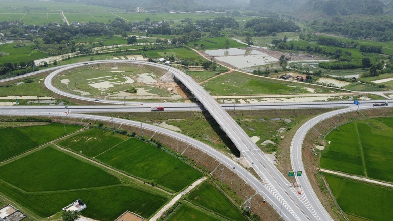 Thanh Ho&aacute;: Ph&aacute;t triển hạ tầng giao th&ocirc;ng, kết nối đầu tư- Ảnh 1.