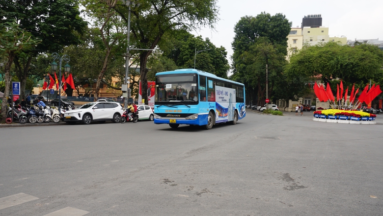 Hơn 49.000 lượt xe buýt đồng hành cùng người dân Thủ đô trong 9 ngày Tết- Ảnh 1. Hơn 49.000 lượt xe buýt đồng hành cùng người dân Thủ đô trong 9 ngày Tết- Ảnh 1.