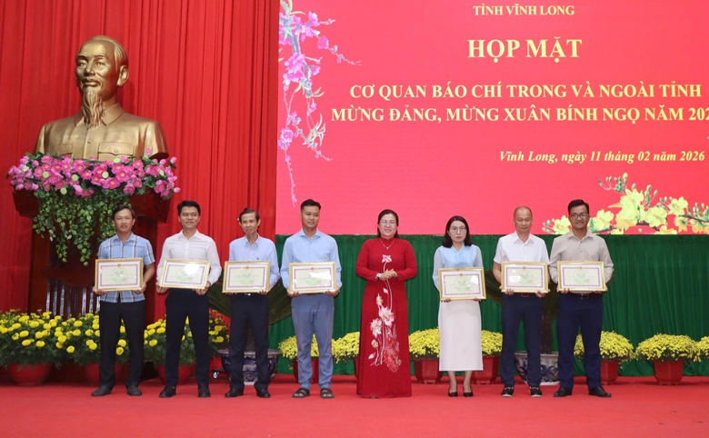 B&aacute;o X&acirc;y dựng nhận bằng khen của Chủ tịch UBND tỉnh Vĩnh Long- Ảnh 1.