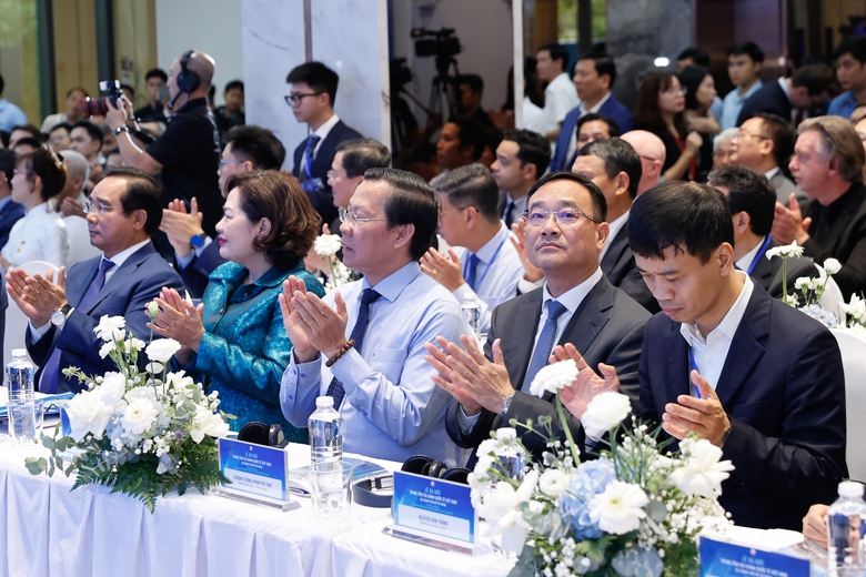 Thủ tướng: X&acirc;y dựng Trung t&acirc;m T&agrave;i ch&iacute;nh Quốc tế l&agrave; bước đi chiến lược của Việt Nam- Ảnh 5.