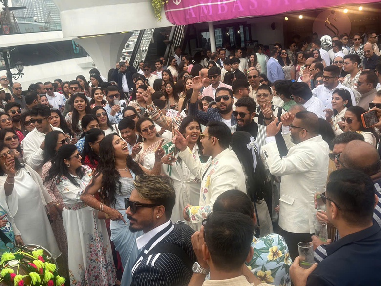 Lần đầu tiên hang Ngọc Rồng trở thành không gian tổ chức đám cưới của tỷ phú Ấn Độ- Ảnh 9. Lần đầu tiên hang Ngọc Rồng trở thành không gian tổ chức đám cưới của tỷ phú Ấn Độ- Ảnh 9.