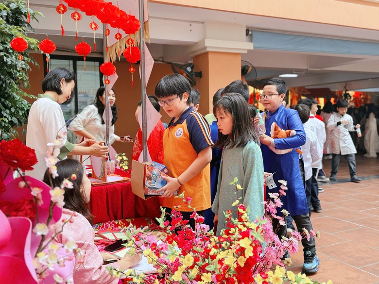 Hội chợ Xu&acirc;n gắn kết: Tết cổ truyền v&agrave; những trải nghiệm học đường- Ảnh 4.