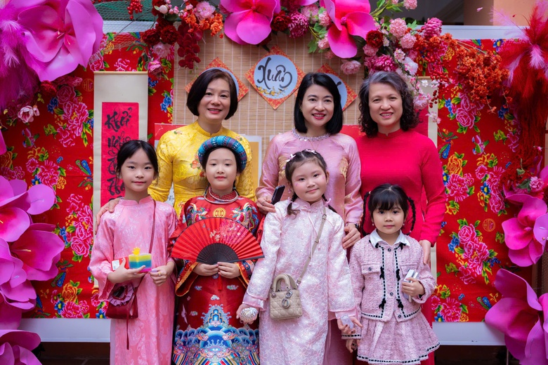 Hội chợ Xu&acirc;n gắn kết: Tết cổ truyền v&agrave; những trải nghiệm học đường- Ảnh 1.