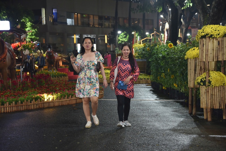 Hội hoa xuân Phú Mỹ Hưng, chợ hoa Bình Đông mở cửa, giữ trọn “hồn Xuân” Sài Gòn- Ảnh 10. Hội hoa xuân Phú Mỹ Hưng, chợ hoa Bình Đông mở cửa, giữ trọn “hồn Xuân” Sài Gòn- Ảnh 10.