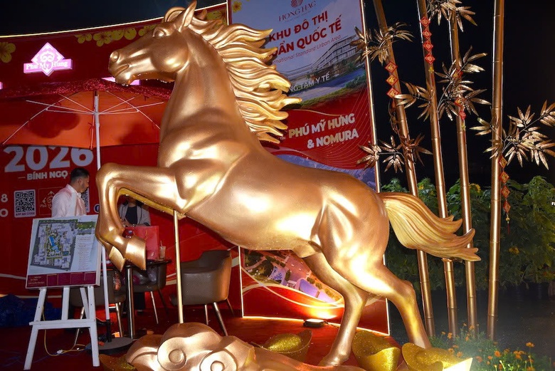 Hội hoa xuân Phú Mỹ Hưng, chợ hoa Bình Đông mở cửa, giữ trọn “hồn Xuân” Sài Gòn- Ảnh 8. Hội hoa xuân Phú Mỹ Hưng, chợ hoa Bình Đông mở cửa, giữ trọn “hồn Xuân” Sài Gòn- Ảnh 8.