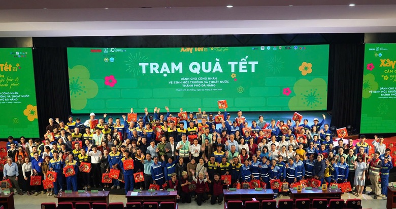 Trao Tết ấm cho 600 c&ocirc;ng nh&acirc;n m&ocirc;i trường tại Đ&agrave; Nẵng- Ảnh 1.