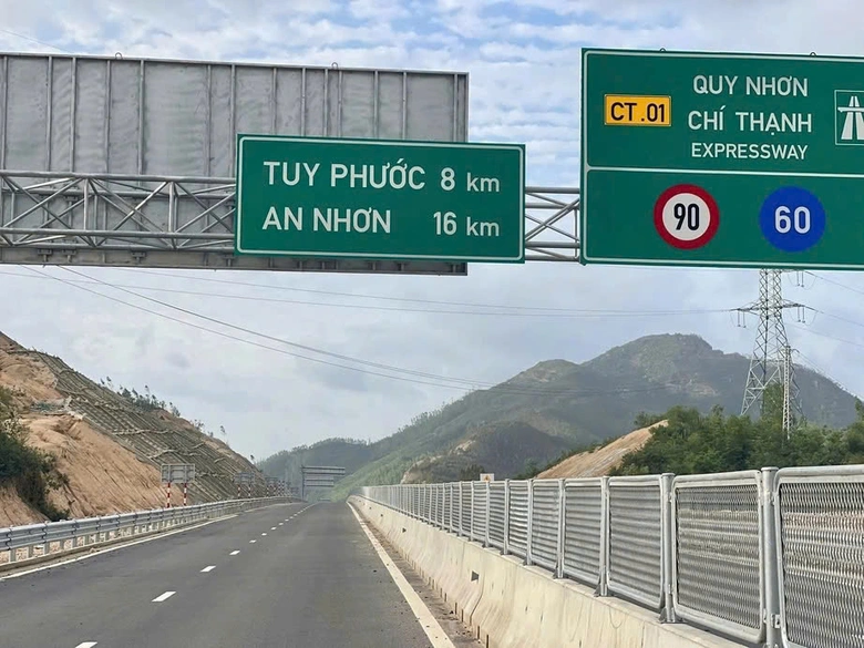 Vì sao chưa thông xe toàn tuyến cao tốc Quy Nhơn - Chí Thạnh dịp tết Nguyên đán?- Ảnh 1. Vì sao chưa thông xe toàn tuyến cao tốc Quy Nhơn - Chí Thạnh dịp tết Nguyên đán?- Ảnh 1.