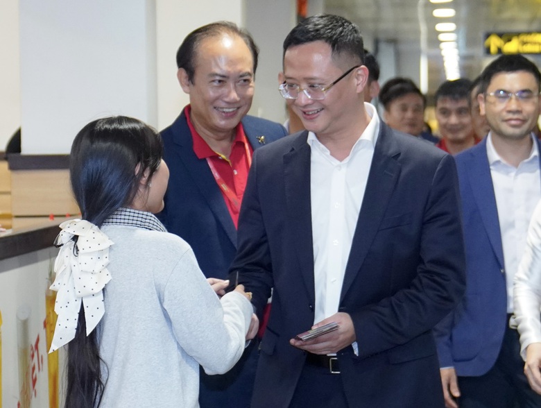 Cục trưởng Cục H&agrave;ng kh&ocirc;ng thăm, ch&uacute;c Tết b&agrave; con ngay tại s&acirc;n bay T&acirc;n Sơn Nhất- Ảnh 4.