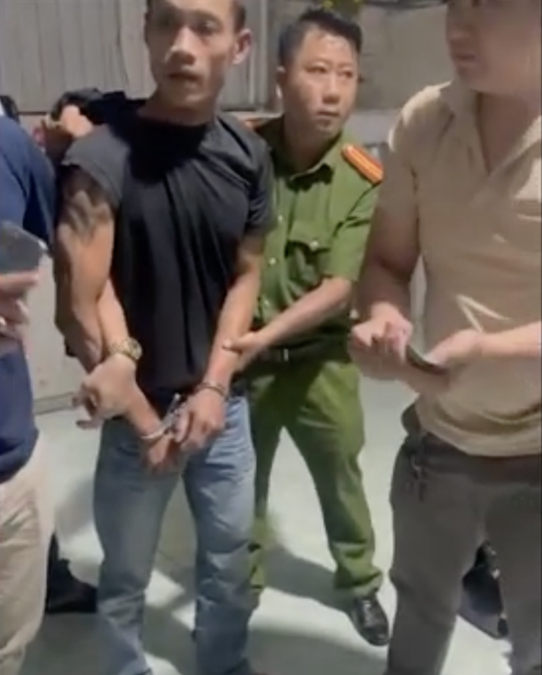 TP.HCM: Kh&aacute;m ph&aacute; nhanh vụ cướp giật nhẫn v&agrave;ng tại tiệm v&agrave;ng Kim Chi 2- Ảnh 2.