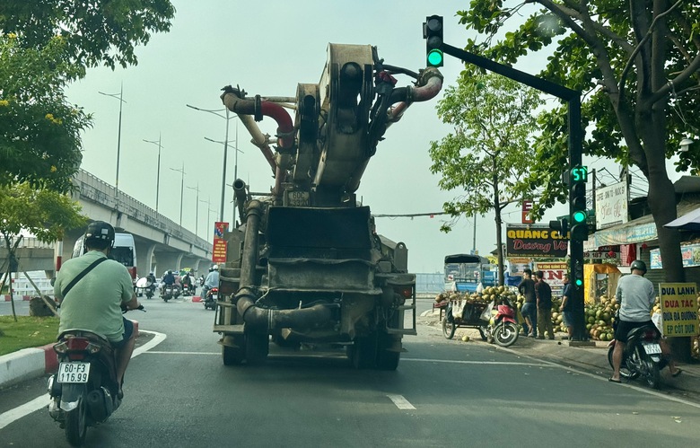 Tổ chức lại giao th&ocirc;ng lối v&agrave;o cầu H&oacute;a An cũ, gỡ nguy cơ xung đột giữa c&aacute;c d&ograve;ng xe- Ảnh 2.