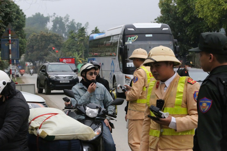 Cao điểm xử l&yacute; vi phạm ATGT dịp Tết Nguy&ecirc;n đ&aacute;n: Kh&ocirc;ng v&ugrave;ng cấm, kh&ocirc;ng ngoại lệ- Ảnh 4.