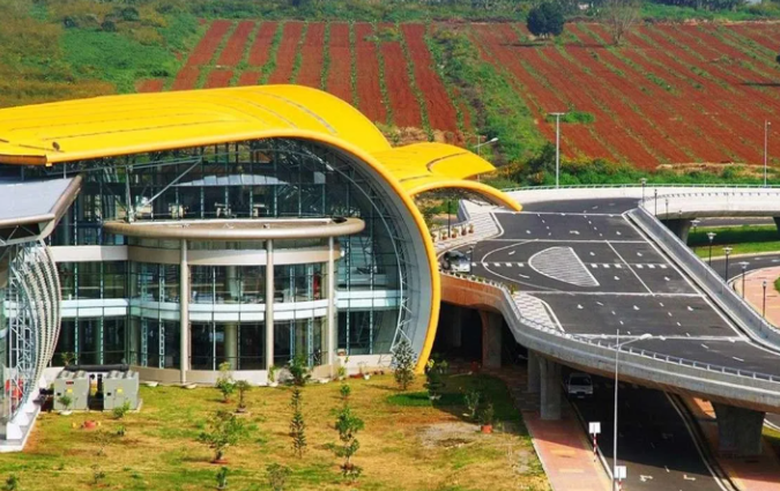 Cảng h&agrave;ng kh&ocirc;ng quốc tế Li&ecirc;n Khương đề xuất đ&oacute;ng cửa hơn 5 th&aacute;ng để đại tu đường băng- Ảnh 1.