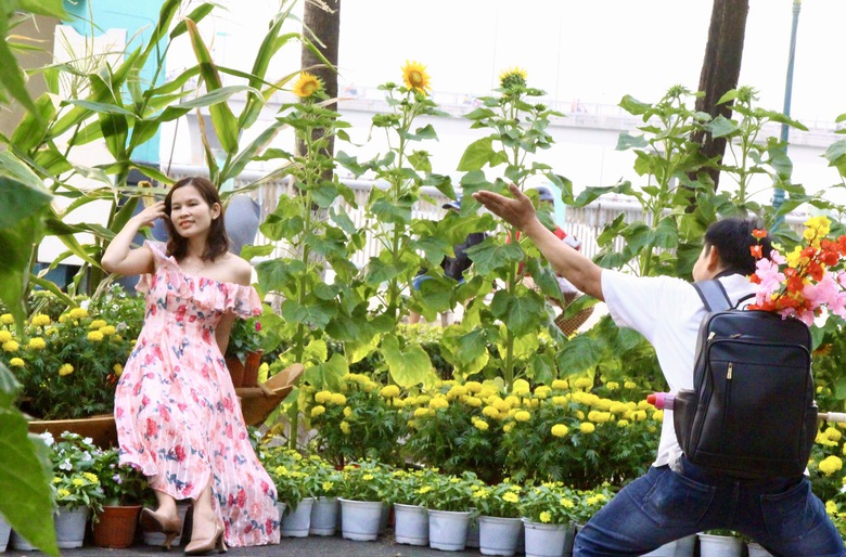 Đường hoa ven s&ocirc;ng Đồng Nai rực rỡ sắc Xu&acirc;n, điểm check-in Tết- Ảnh 7.