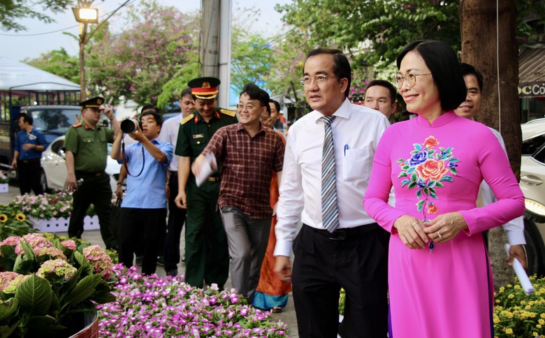 Đường hoa ven s&ocirc;ng Đồng Nai rực rỡ sắc Xu&acirc;n, điểm check-in Tết- Ảnh 13.