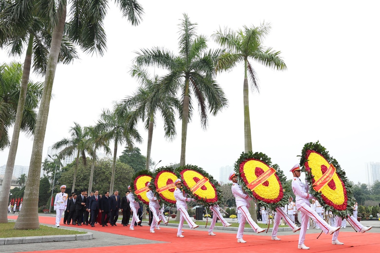Lãnh đạo Đảng, Nhà nước vào Lăng viếng Chủ tịch Hồ Chí Minh nhân dịp Tết Bính Ngọ- Ảnh 4. Lãnh đạo Đảng, Nhà nước vào Lăng viếng Chủ tịch Hồ Chí Minh nhân dịp Tết Bính Ngọ- Ảnh 4.