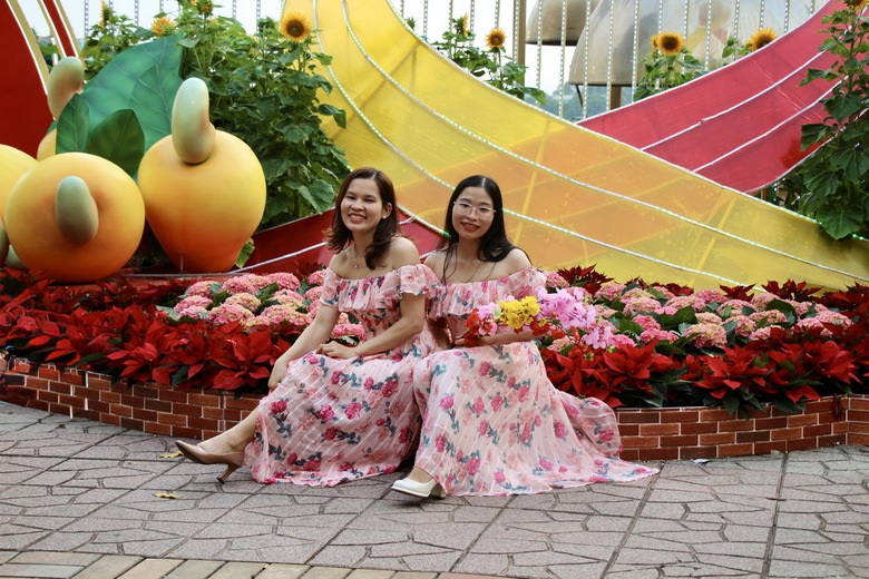 Đường hoa ven s&ocirc;ng Đồng Nai rực rỡ sắc Xu&acirc;n, điểm check-in Tết- Ảnh 12.