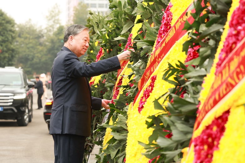 Lãnh đạo Đảng, Nhà nước vào Lăng viếng Chủ tịch Hồ Chí Minh nhân dịp Tết Bính Ngọ- Ảnh 5. Lãnh đạo Đảng, Nhà nước vào Lăng viếng Chủ tịch Hồ Chí Minh nhân dịp Tết Bính Ngọ- Ảnh 5.