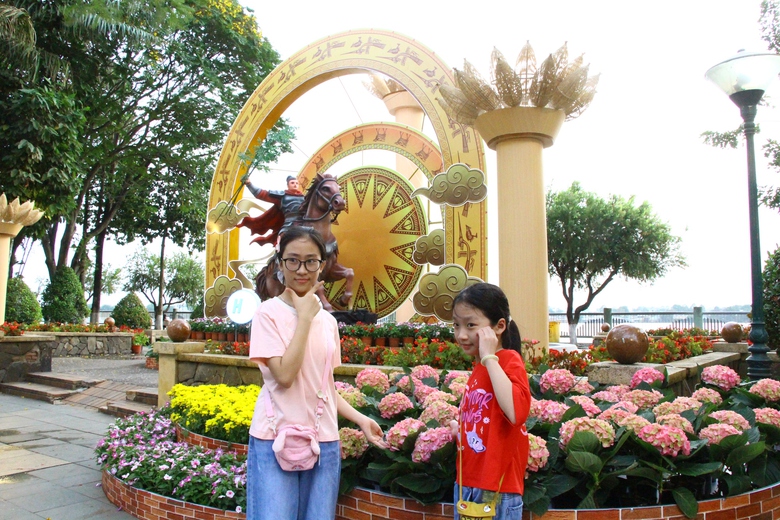 Đường hoa ven s&ocirc;ng Đồng Nai rực rỡ sắc Xu&acirc;n, điểm check-in Tết- Ảnh 15.