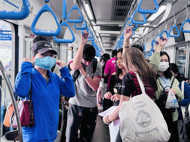 Kh&aacute;ch đi metro, xe bu&yacute;t TP.HCM tăng mạnh khi gi&aacute; xăng leo thang- Ảnh 3.