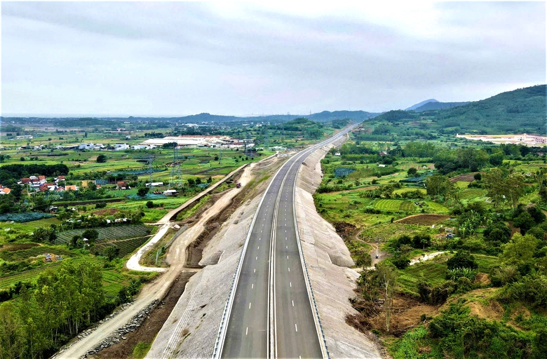 V&igrave; sao chưa th&ocirc;ng xe 36km cao tốc Ch&iacute; Thạnh - V&acirc;n Phong dịp tết Nguy&ecirc;n đ&aacute;n?- Ảnh 2.