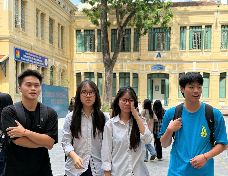 Học sinh H&agrave; Nội bước v&agrave;o giai đoạn nước r&uacute;t &ocirc;n thi lớp 10- Ảnh 1.