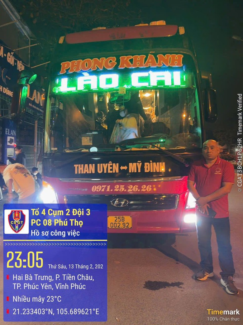 Phú Thọ: Phát hiện, xử lý nghiêm nhiều xe khách chở quá số người dịp Tết- Ảnh 1. Phú Thọ: Phát hiện, xử lý nghiêm nhiều xe khách chở quá số người dịp Tết- Ảnh 1.