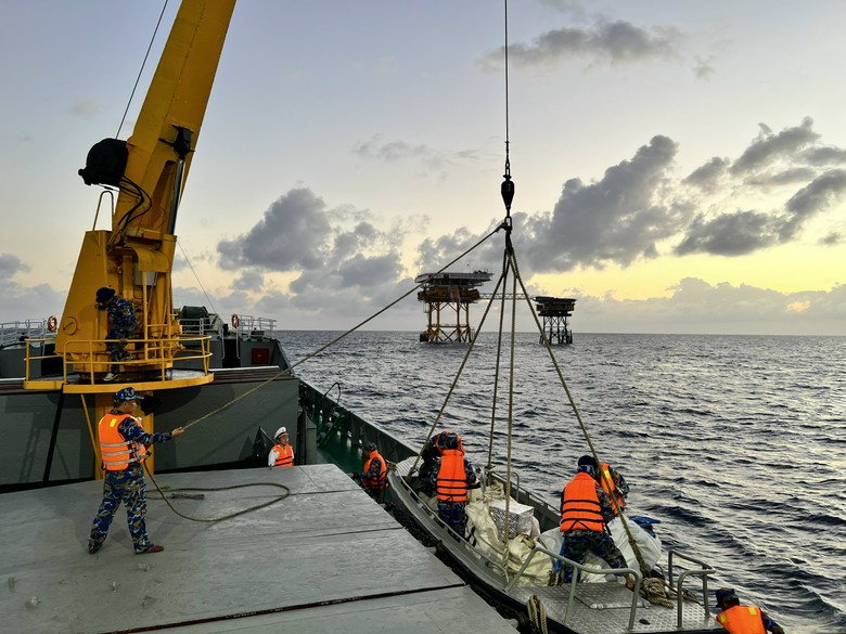 Giữa biển trời m&ecirc;nh mang, những người l&iacute;nh trẻ đ&oacute;n một m&ugrave;a xu&acirc;n kh&aacute;c- Ảnh 2.