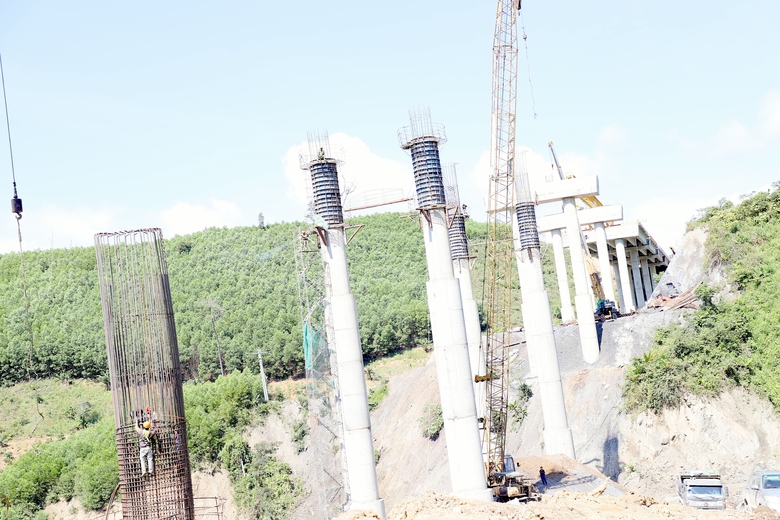 Đào hầm, bắc cầu trên tuyến cao tốc Khánh Hòa - Buôn Ma Thuột- Ảnh 1. Đào hầm, bắc cầu trên tuyến cao tốc Khánh Hòa - Buôn Ma Thuột- Ảnh 1.